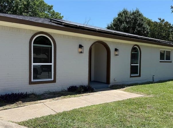 201 Fleetwood Court, Arlington, TX 76014