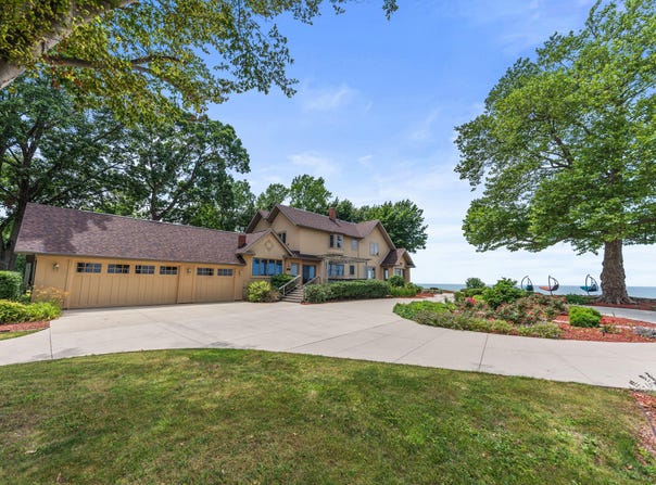 3706 Lakeshore Dr Drive, St. Joseph, MI 49085
