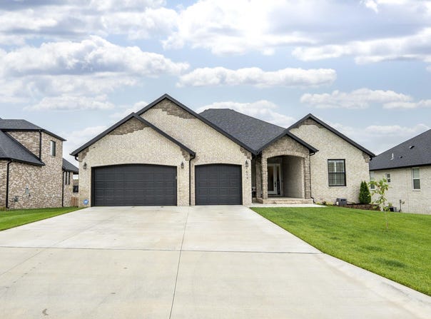 1674 N Marlowe Avenue, Springfield, MO 65802