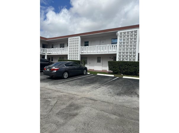 1300 NW 43rd Terrace, Lauderhill, FL 33313