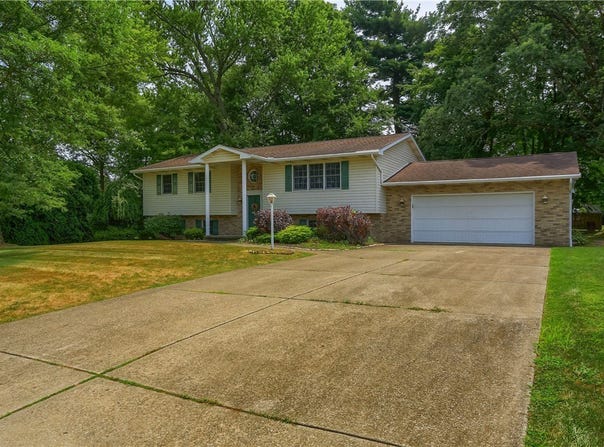 13 W Hazelcroft Ave, Neshannock Twp, PA 16105