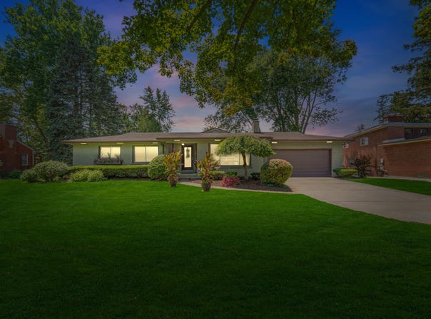 28715 Somerset Place, Lathrup Village, MI 48076