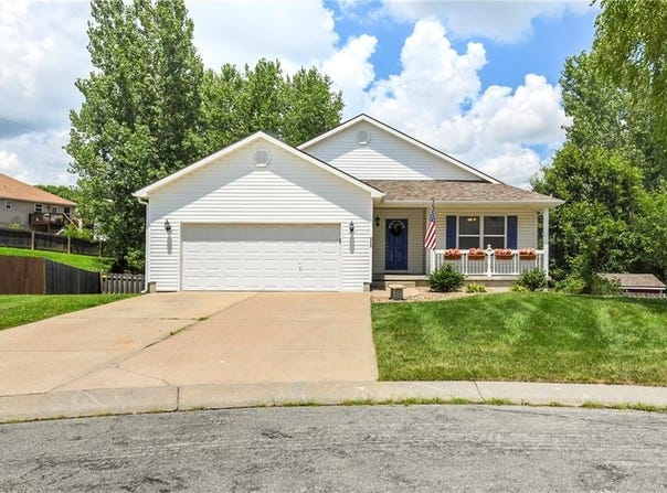 4204 Broadway Terrace, Leavenworth, KS 66048