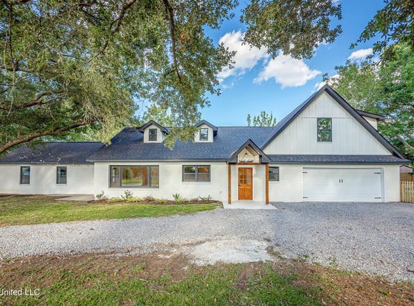 9329 Ridgeview Drive, Ocean Springs, MS 39564