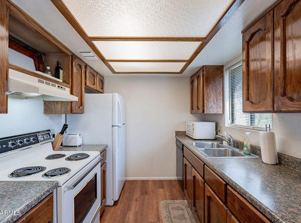 3131 W COCHISE Drive, Phoenix, AZ 85051