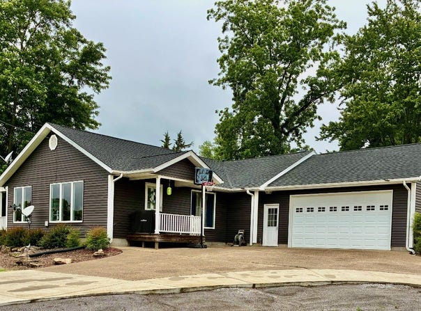 1451 CR 1000 E, Carmi, IL 62821