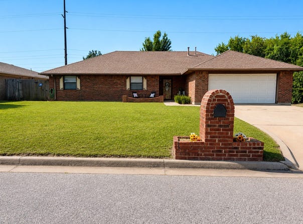7706 NW Lawton Ave, Lawton, OK 73505