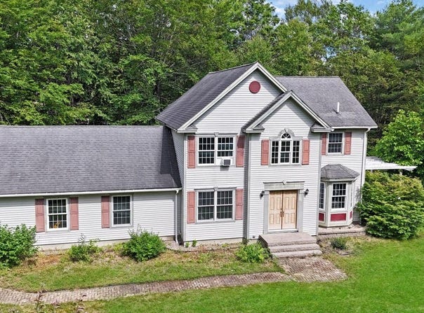 17 Canterbury Court, Sanford, ME 04083