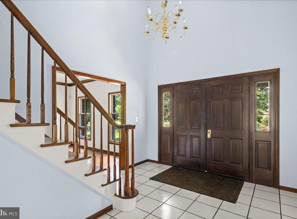 28 MEADOW LANE, PENNINGTON, NJ 08534