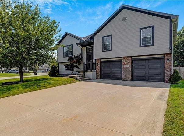 18611 E 9th Terrace N, Independence, MO 64056