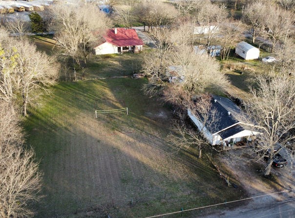 509 S San Antonio Street, Wolfe City, TX 75496