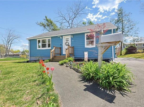18 Adelaide Avenue, Smithfield, RI 02917