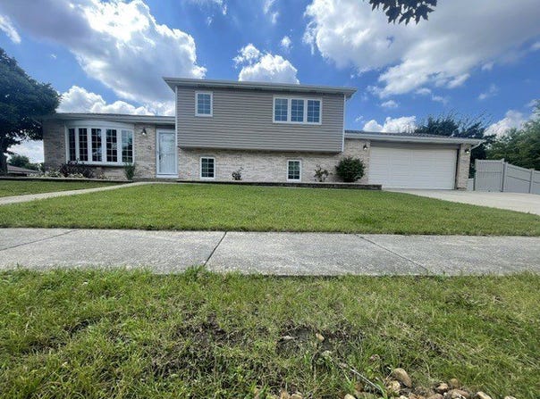 793 SIX PINES Drive, Romeoville, IL 60446
