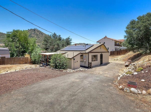 126 Almyra Rd., El Cajon, CA 92019