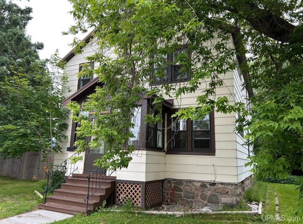 107 E McLeod, Ironwood, MI 49938