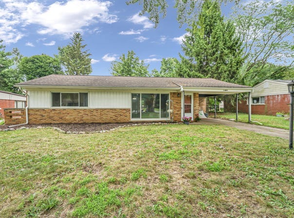 2480 Walce Drive, West Bloomfield, MI 48324