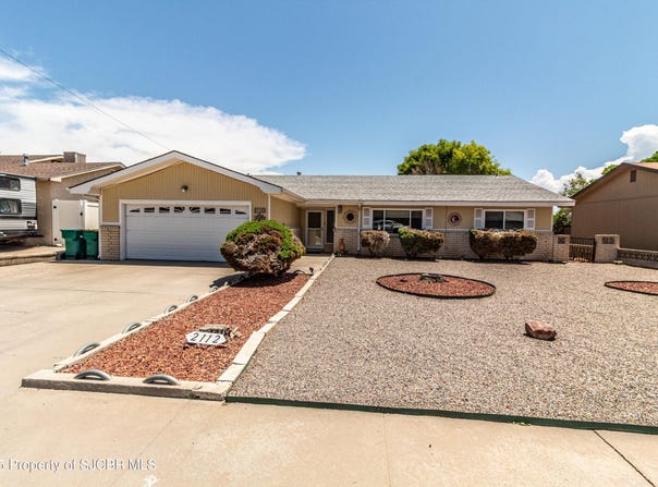 2112 N SANTIAGO Avenue, Farmington, NM 87401