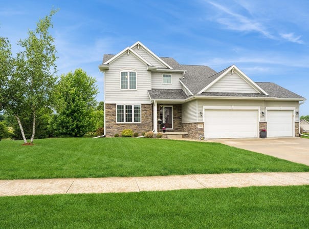 1225 Lyle Murphy Drive, Carlisle, IA 50047