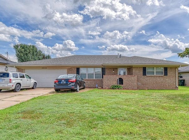 2225 W Country Club Road, Chickasha, OK 73018