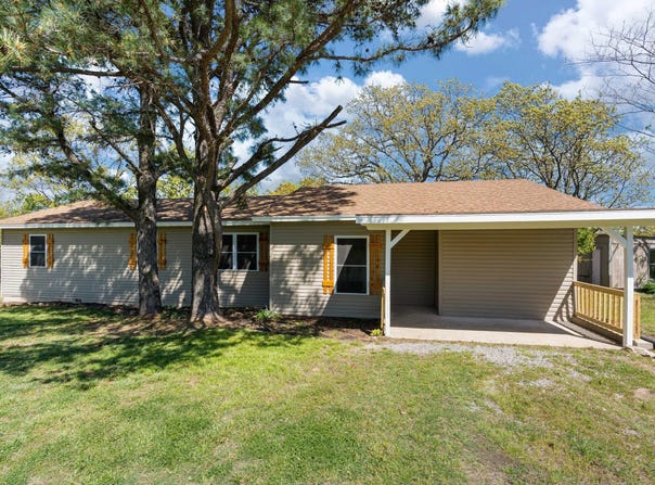 2068 Bristow Point, Eufaula, OK 74432