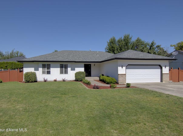 8611 N MAPLE ST, Hayden, ID 83835