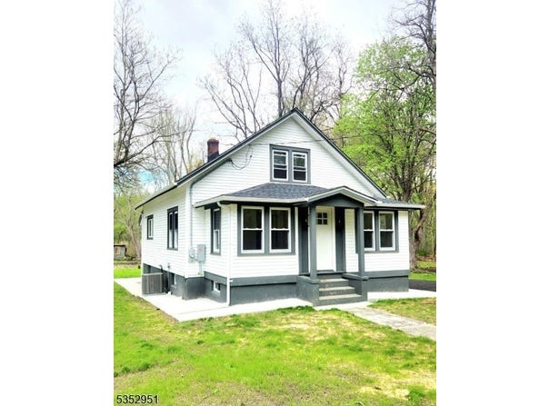 54 Bellows Ln, Montville Twp., NJ 07082-1137