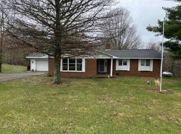 3695 Hayfield Rd, Dresden, OH 43821