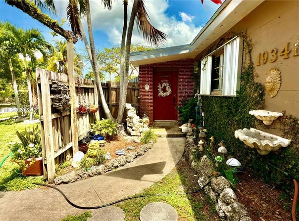 19341 Holiday Rd, Cutler Bay, FL 33157