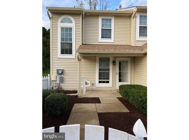1811 HENNESSY DRIVE, SOUTHAMPTON, PA 18966