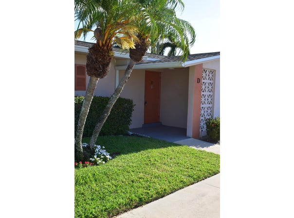 2747 Dudley Drive E, West Palm Beach, FL 33415