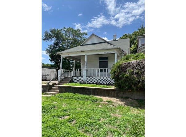 834 S 18 Street, St Joseph, MO 64507