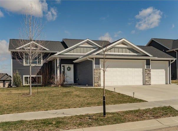 6325 Sunset Hill Place NW, Rochester, MN 55901