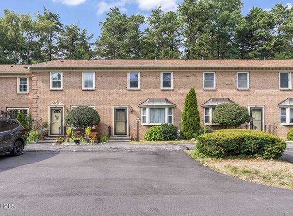 232 Point Of Woods Drive, Albany, NY 12203