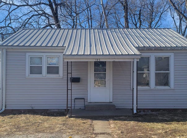 105 N Douglas Street, Mount Ayr, IA 50854