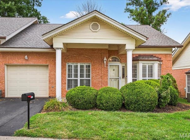 10947 Village Grove Drive, St Louis, MO 63123