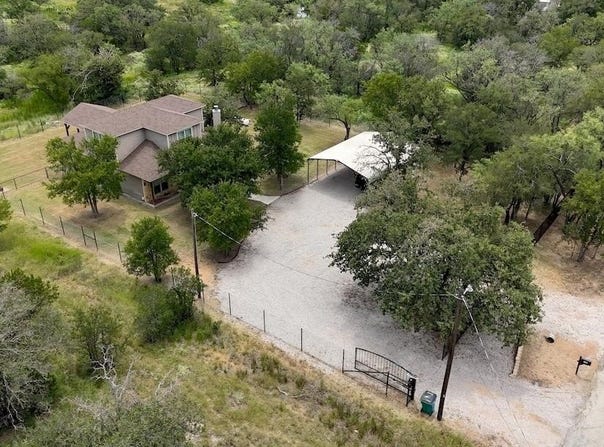 1706 Link Drive, Kingsland, TX 78639