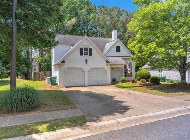141 WEATHERSTONE Drive, Woodstock, GA 30188