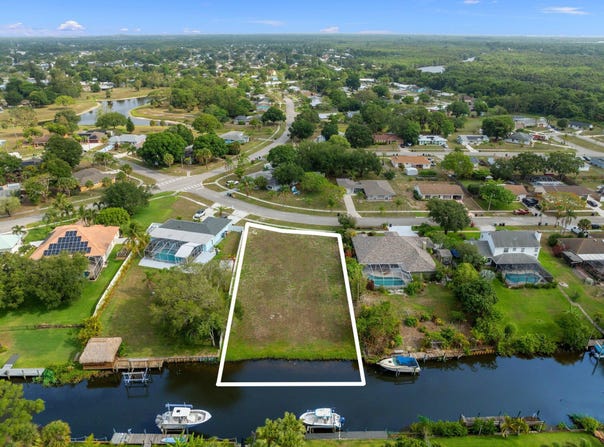 420 NE Cornwall Avenue, Port Saint Lucie, FL 34983