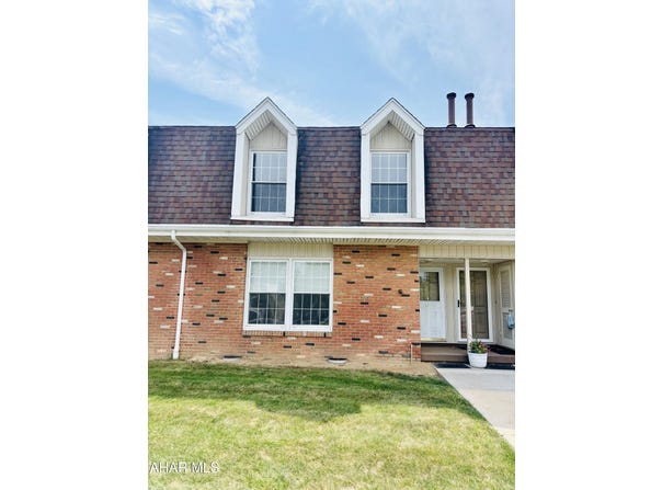 556 Sunbrook Manor Drive, Duncansville, PA 16635