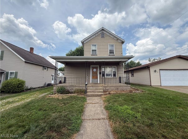 213 E 11th Street, Uhrichsville, OH 44683