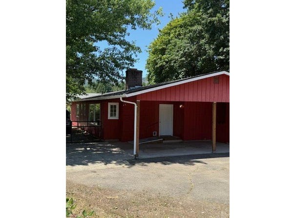 236 S Caves Avenue, Cave Junction, OR 97523
