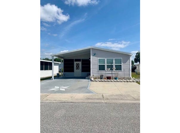 5913 Utopia Dr, Zephyrhills, FL 33540