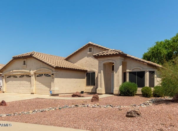 8364 W STELLA Way, Glendale, AZ 85305