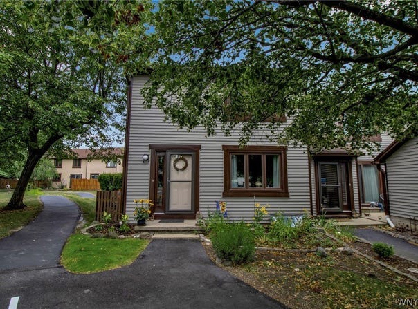 1301 Charlesgate Circle, East Amherst, NY 14051