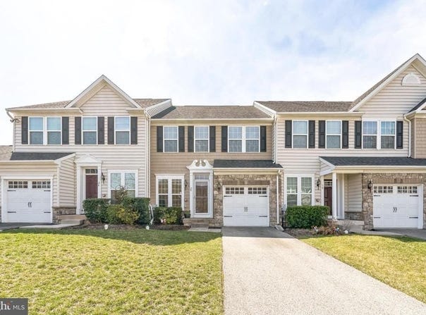 28 HAWKSWELL CIRCLE, ORELAND, PA 19075
