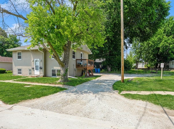204 & 204 1/2 E 4th Avenue, Indianola, IA 50125