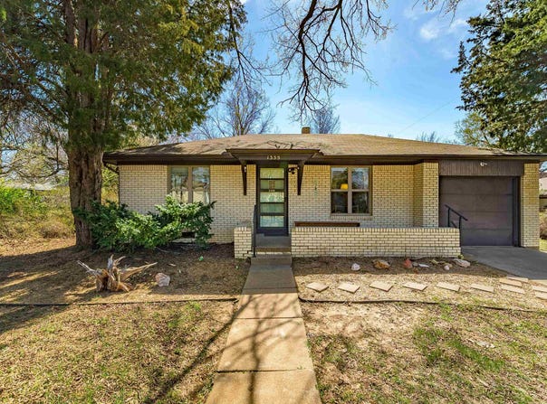 1335 W Olive, El Dorado, KS 67042