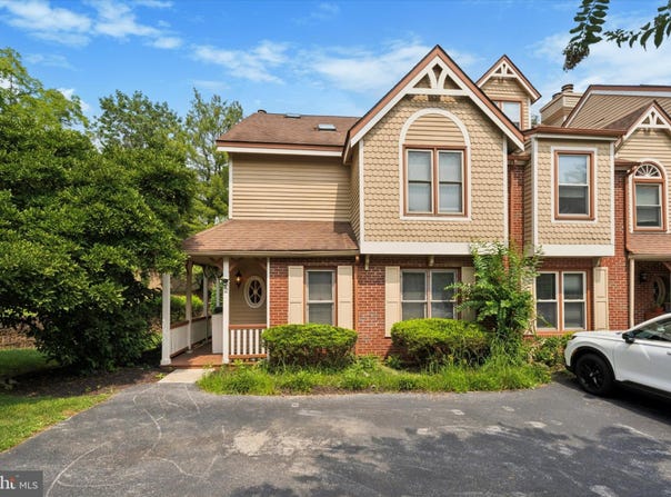 32 MAIN STREET, CHESTERBROOK, PA 19087