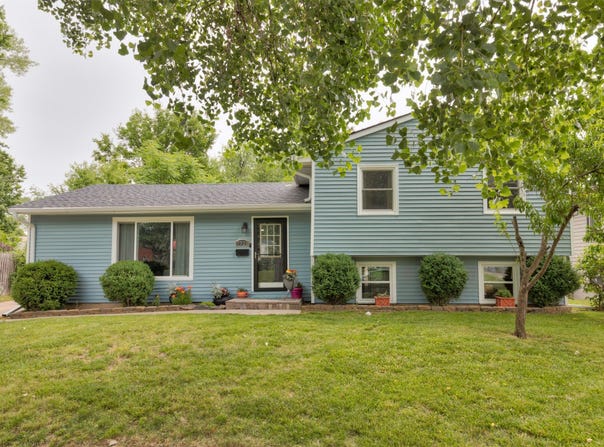 7721 Dellwood Drive, Urbandale, IA 50322