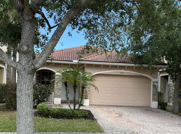 972 NW Leonardo Circle, Port Saint Lucie, FL 34986